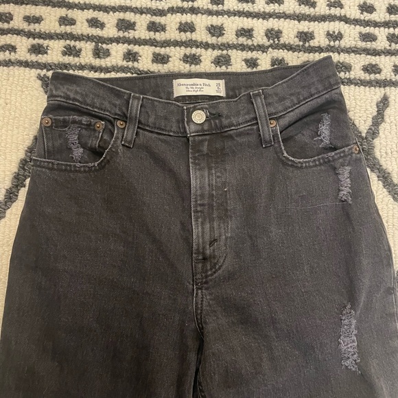 Abercrombie & Fitch “the 90s Straight Ultra High Rise” Ripped - Picture 2 of 4